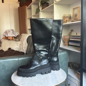 Black Knee-High Stradivarius chunky Boots